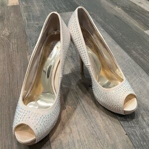 Womans Jennifer Lopez Blingy Blush Pumps Stiletto 8M Nude Rhinestones Peep Toe
